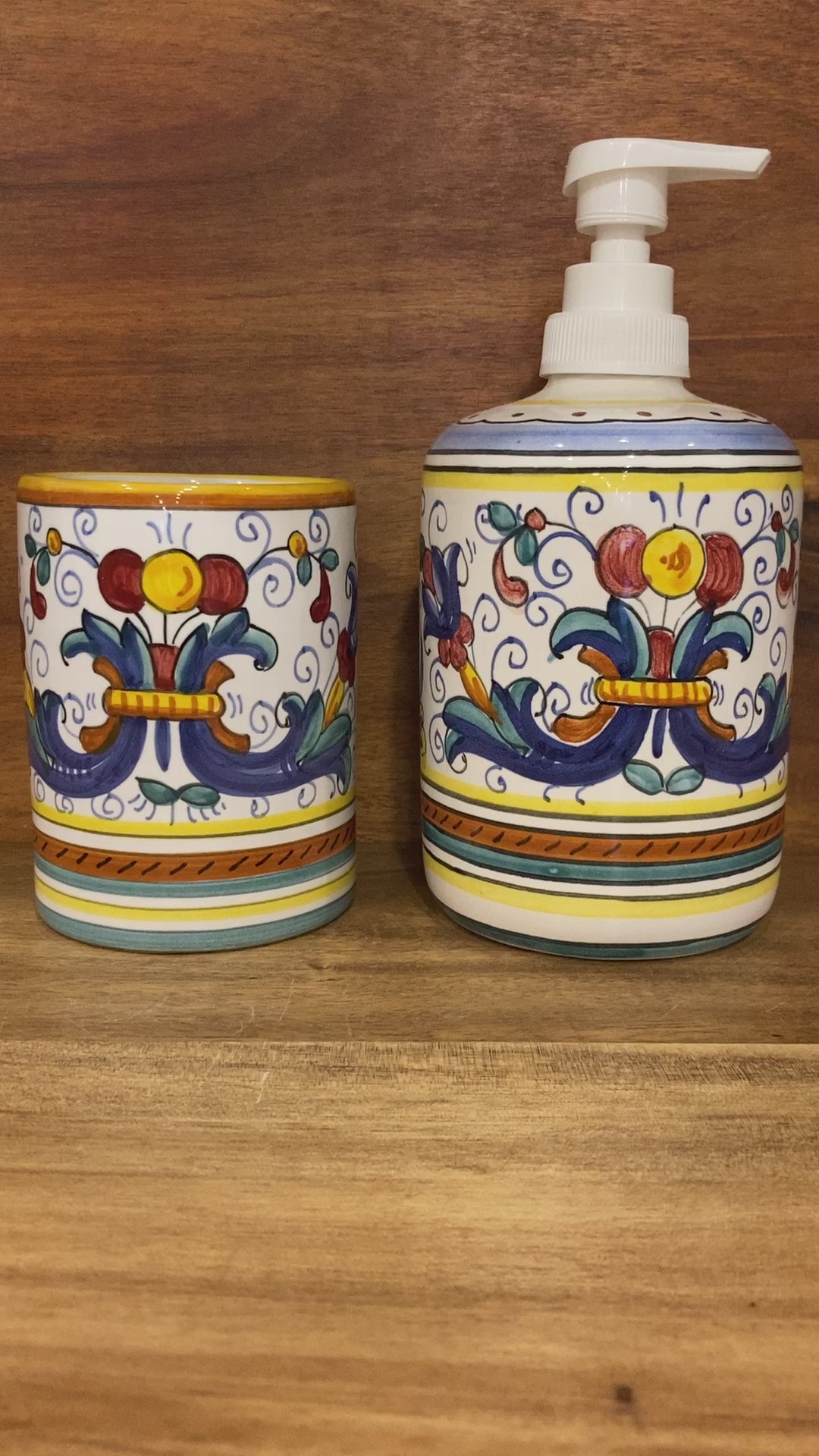 Ricco Deruta Majolica Italian Ceramic Decorative Liquid Soap Dispenser Tooth Brush Holder Set Made in Italy 3